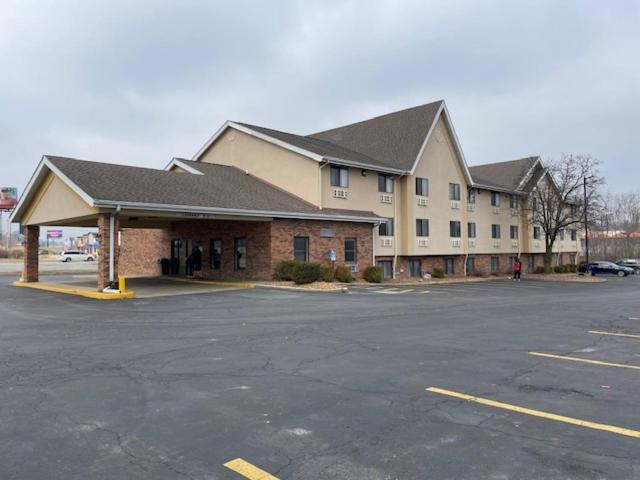 Super 8 By Wyndham Alton Motel Exterior photo